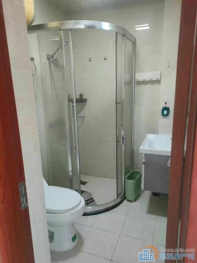 嘉景苑朝南一室一厅1600元钥匙在