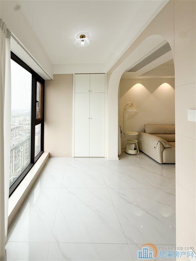 红星天铂佳苑93平99.8万送车位精装