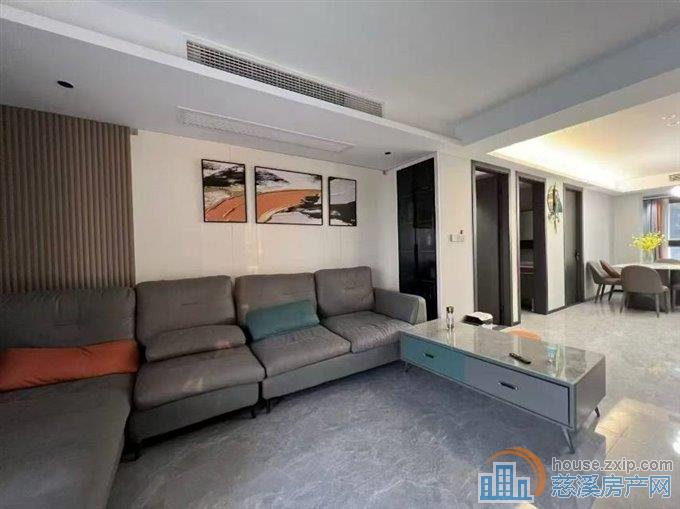 阳光城二期128平高楼层精装135万