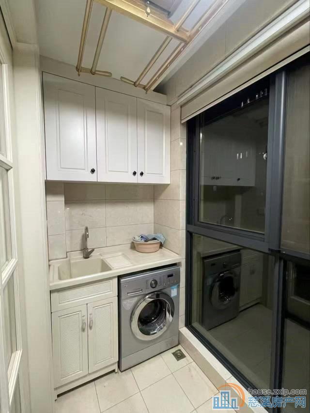 新潮塘南苑精装中上层送车位储藏室满2年