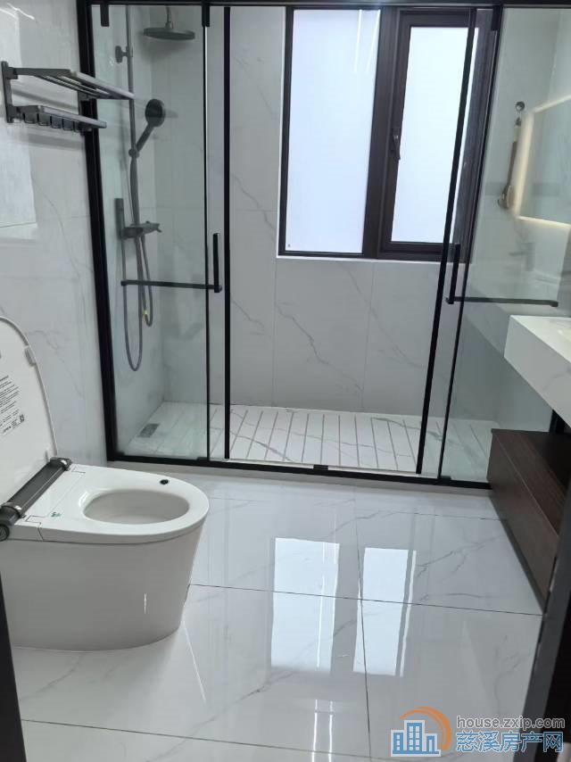 银杏小镇141平方婚装车位172.8万