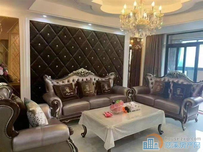 金色港湾两室精装修带车位；3800/月