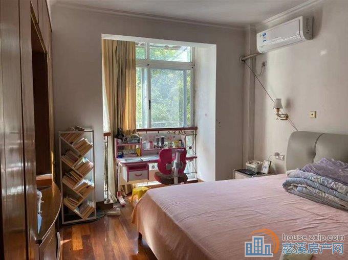 景和家园东区89平边套二楼精装66.6万