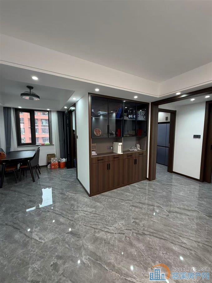 大学城旁边紫荆府2房一卫