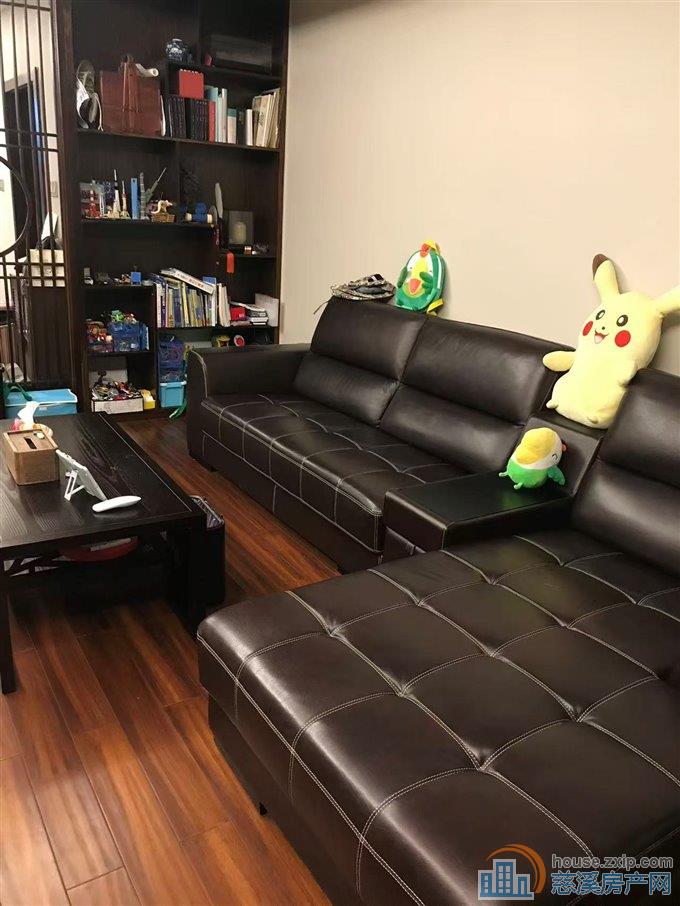 金旦花园多层4楼精装二室2500元