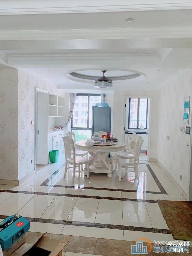 特价上笆里花苑137平精装带车位储藏间