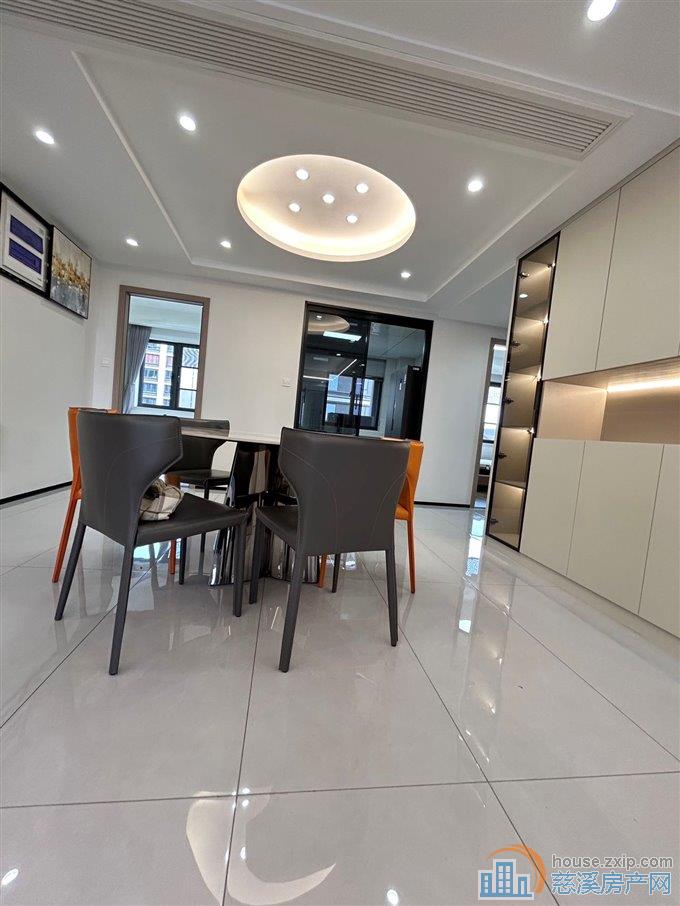 红星檀府东区3室2卫全新精装