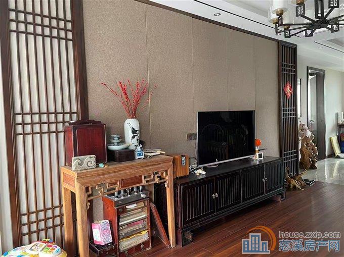 金旦花园多层4楼精装二室2500元