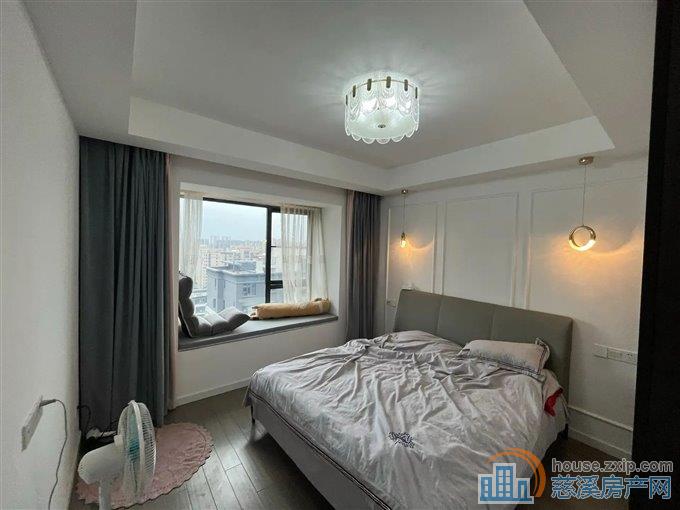 阅江府133平212.8万精装修四居室