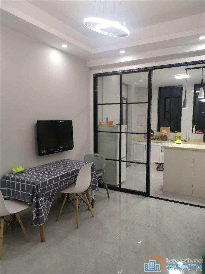 鸣北小区单身公寓 1700元
