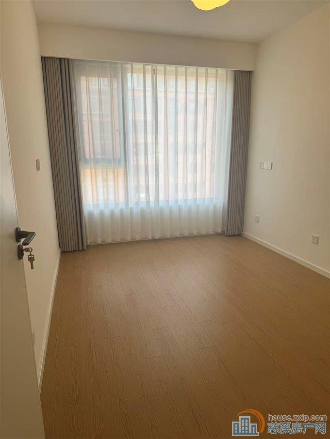 紫荆府精装修中间楼层124平225万直接