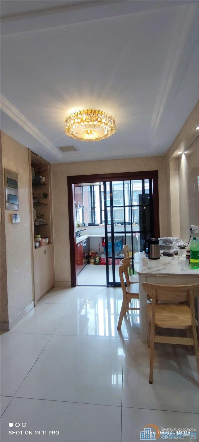 城市桃源87平94万精装修两居室