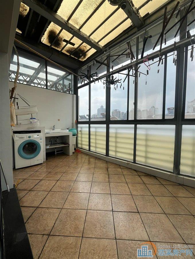 天和家园西区   车位杂物间