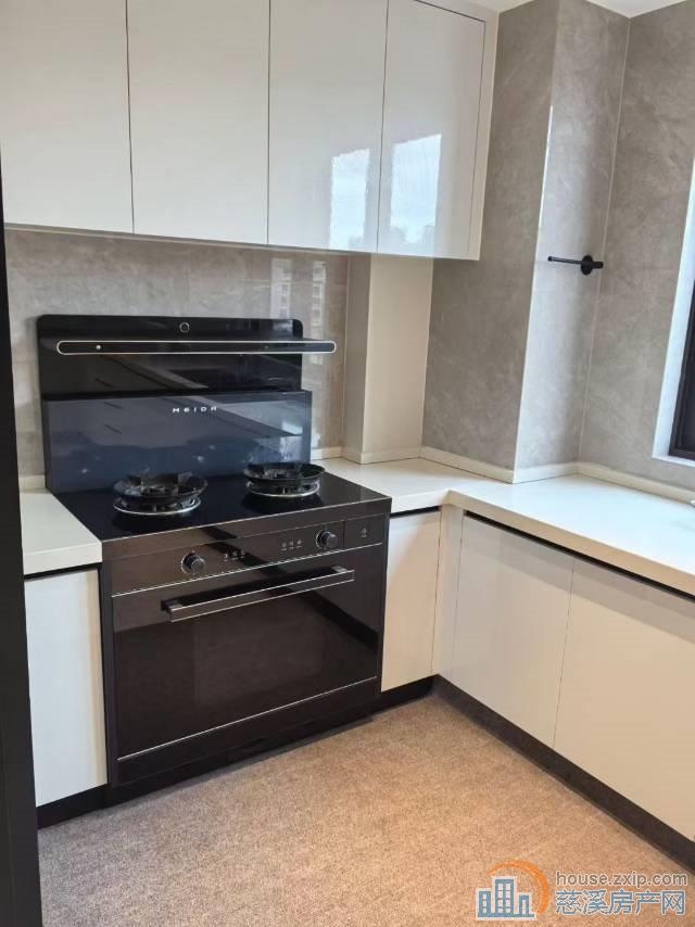 银杏小镇141平方婚装车位172.8万