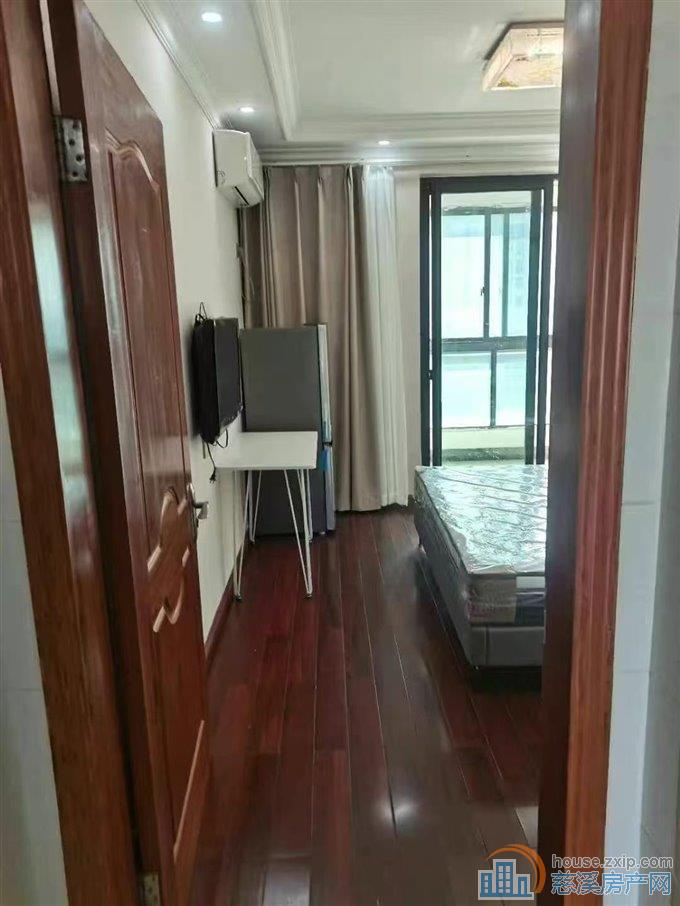 嘉景苑朝南一室一厅1600元钥匙在