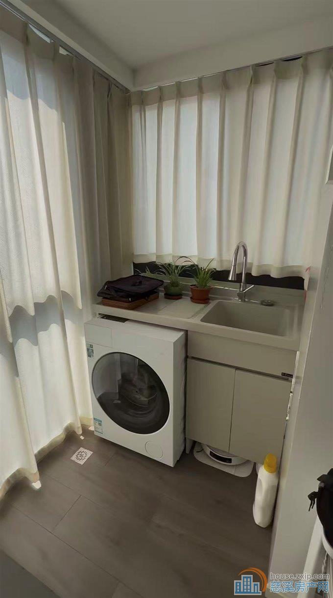 出售：嘉和名苑 朝南2间 全新自住装修