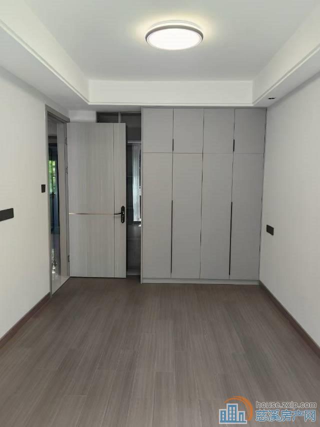 景和西区1楼65平带储藏室全新精装未入住