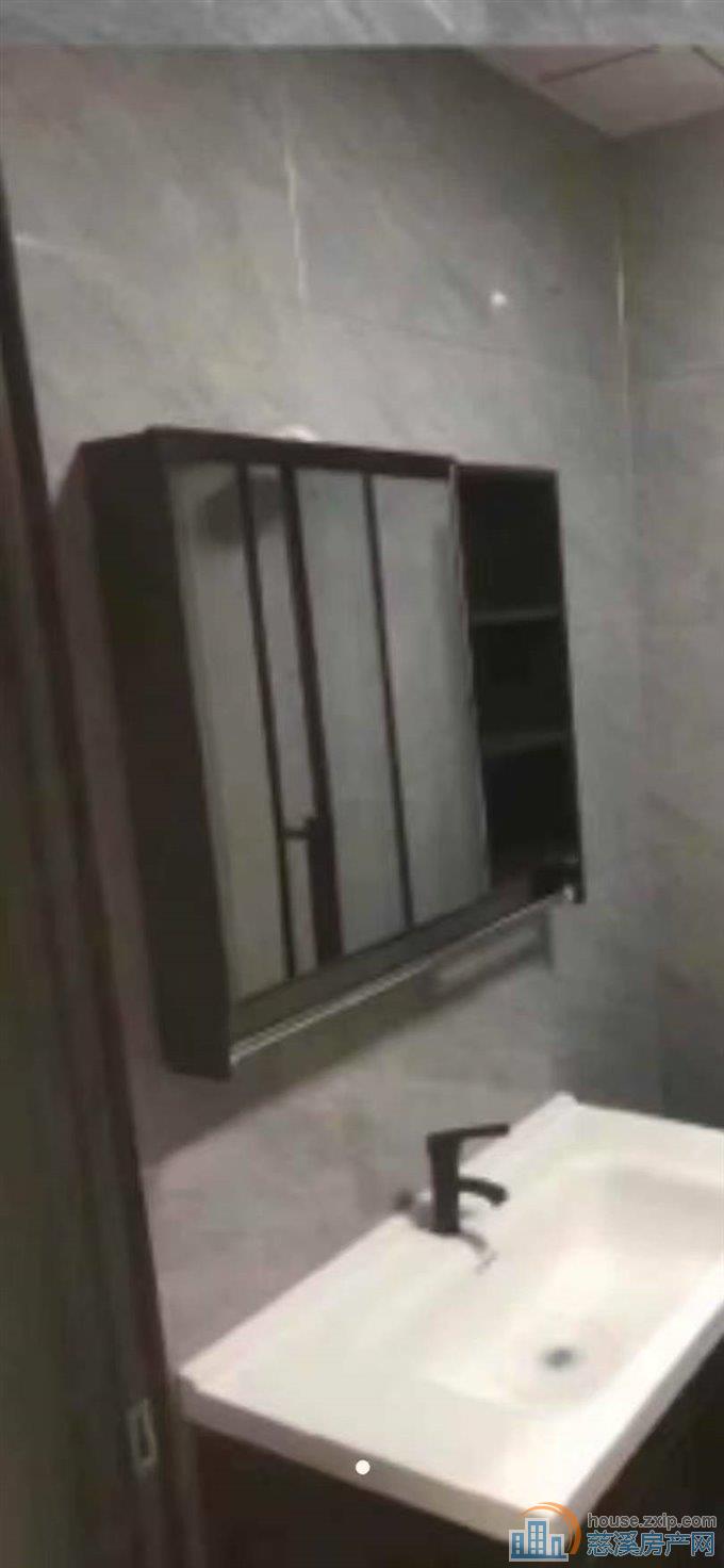 双和家园单身公寓 精装1750元