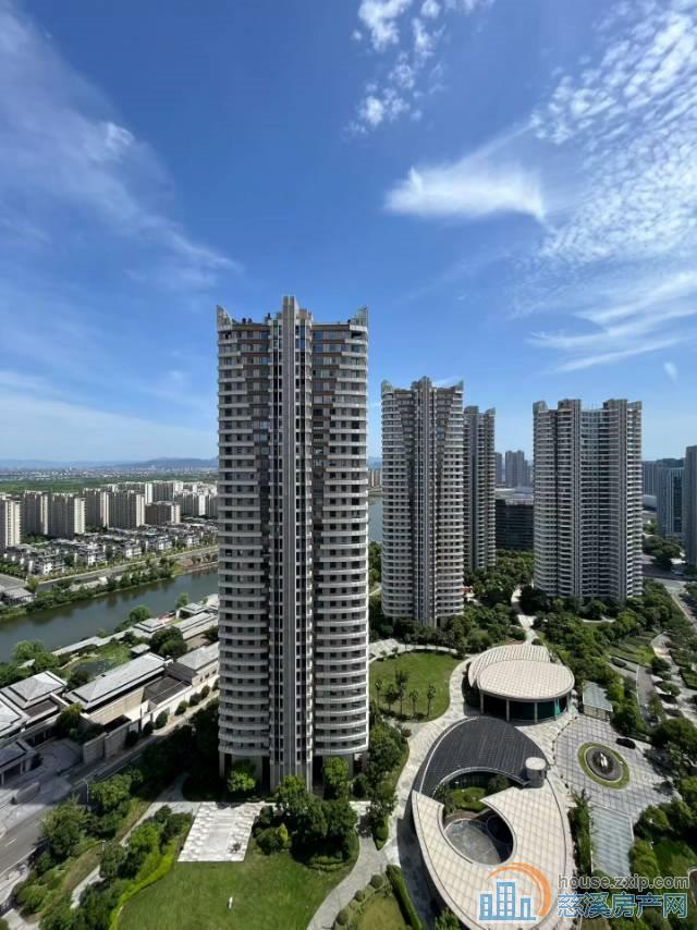云顶豪宅194平车位二个