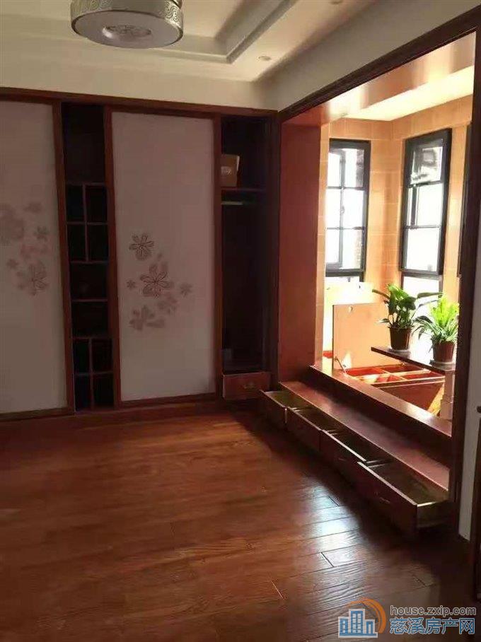 宗汉双喜花园190平四室二卫3200元