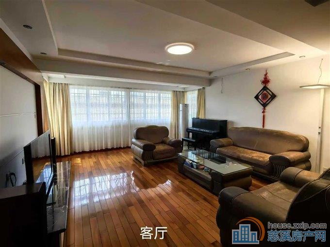 白云公寓精装拎包入住带阁楼送大露台