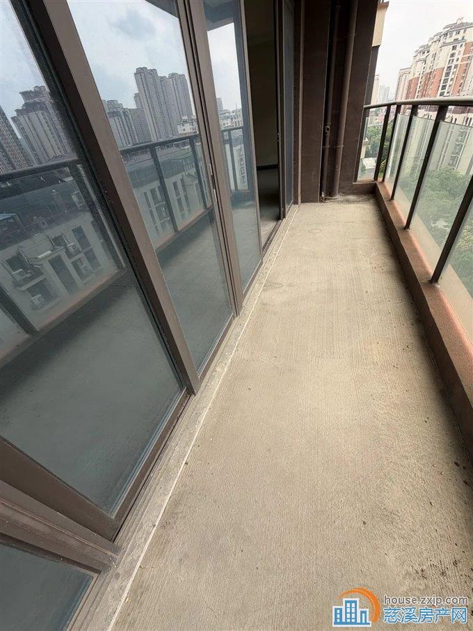 保利俯院江南洋房143边套楼层好直接钥匙