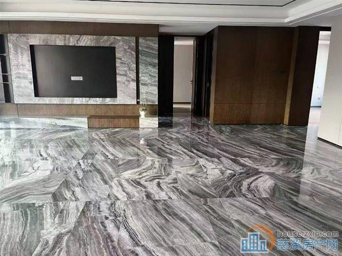绿城汀澜鸣翠226平2车位精装788万