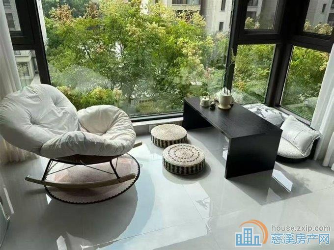 蔚蓝云图85平豪装有地暖 112.8万