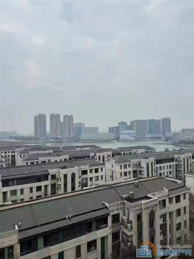 【湖心半岛】12楼127平豪装249.8