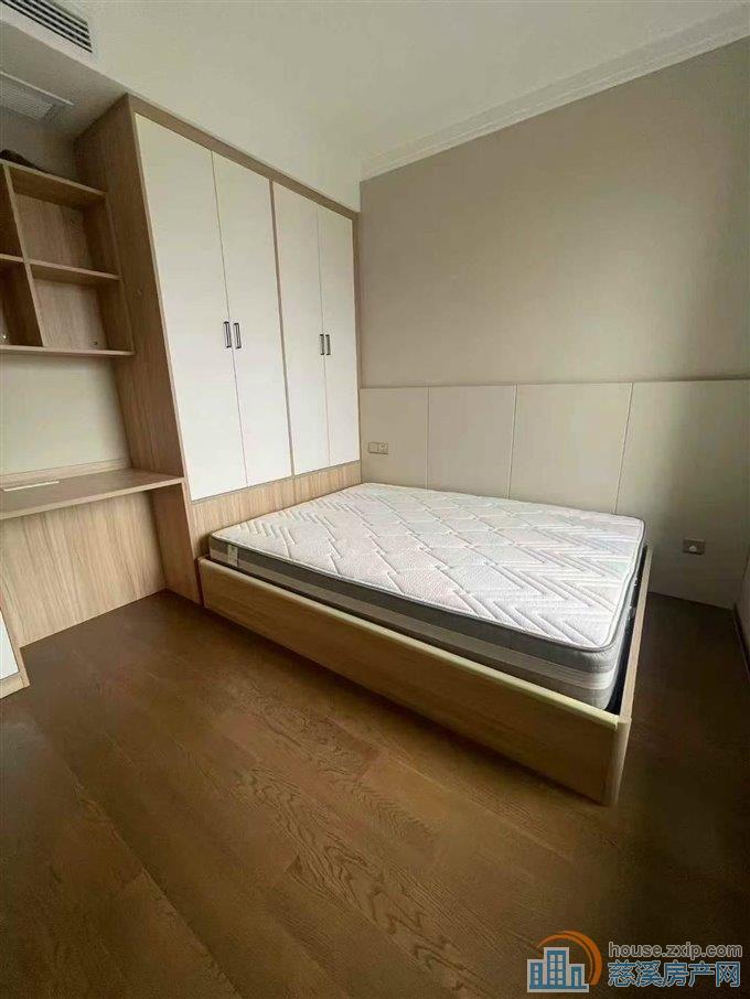 湖心半岛127平豪装三室双卫可俯瞰明月湖