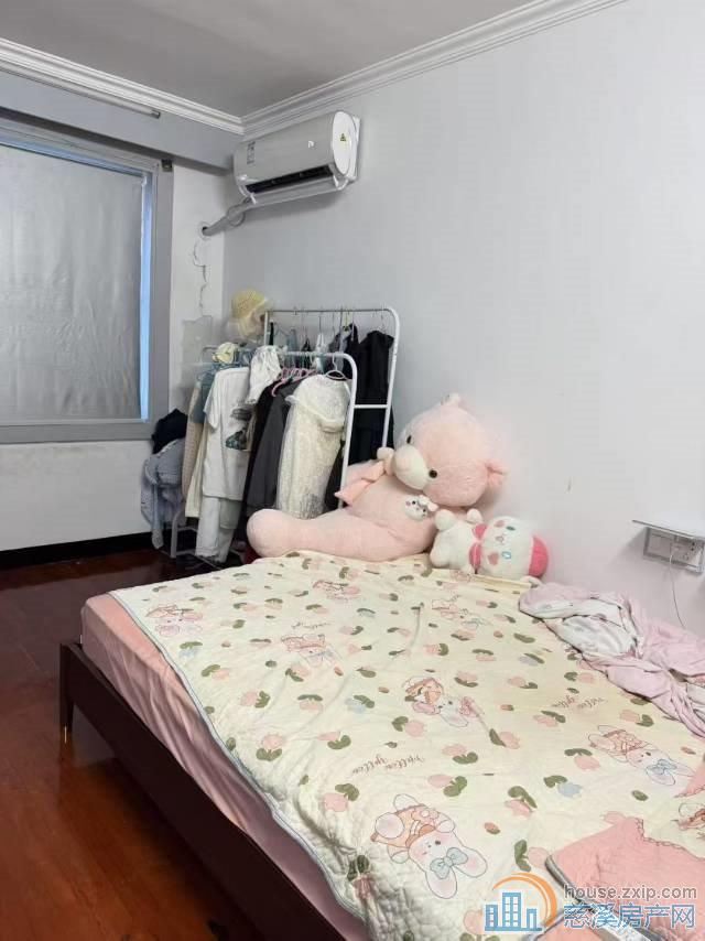 新城中心车库上面的1楼89平精装73万 