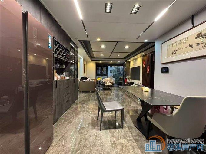 珑玥府豪华装修带地暖十超大露台直接房源