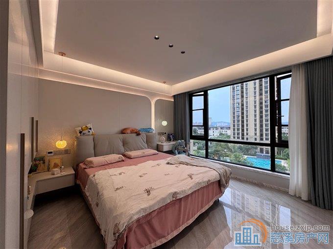 江景苑-豪华装修100万，带车位