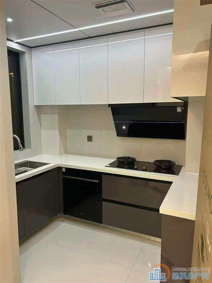 佳洲锦苑好楼层全新婚装没有住过人带车位直