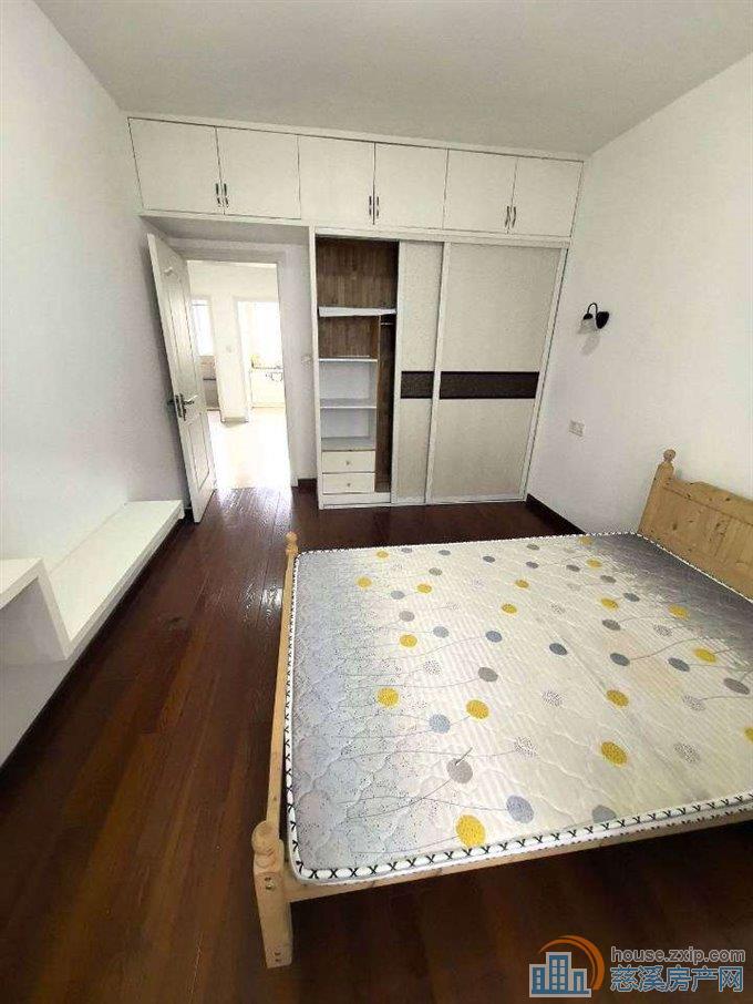 城东新村 3室精装1800元/月