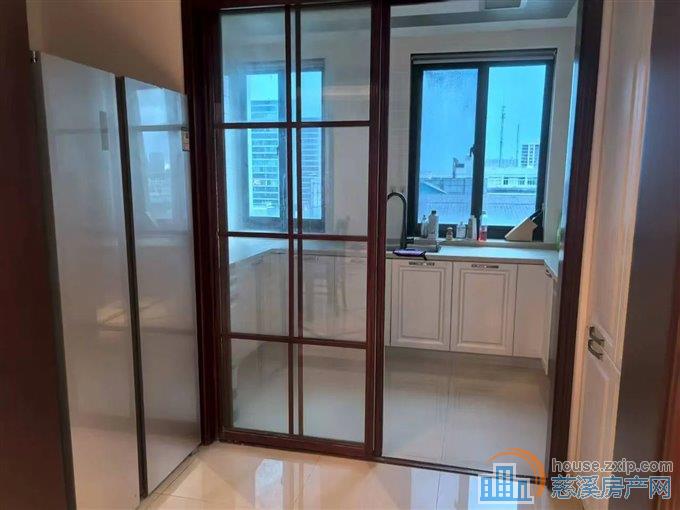 金色港湾小区 带车位的租金，要好点，