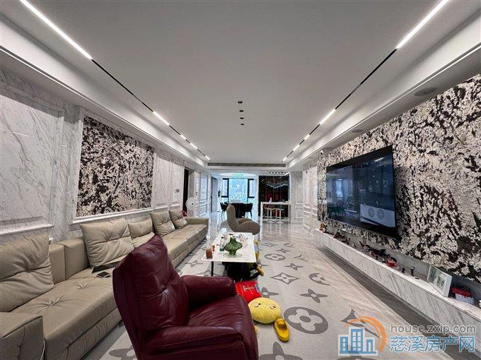 江景苑-豪华装修100万，带车位