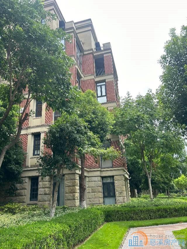 卓越湖樾云著中叠203平+车位408万