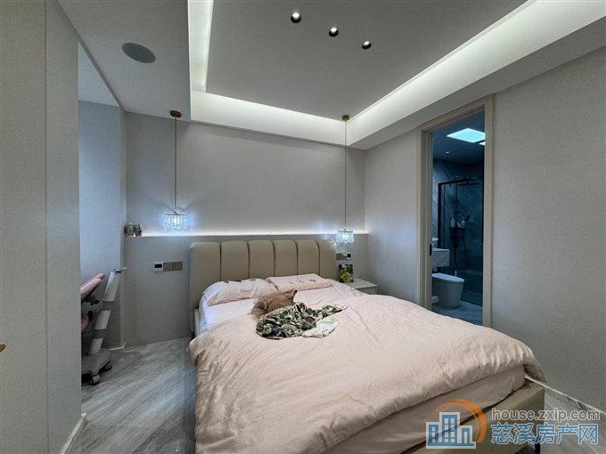 江景苑-豪华装修100万，带车位